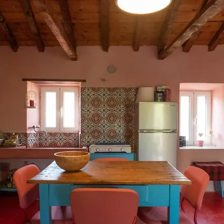 Vintage Stone-built Country In Richea Kouloureika