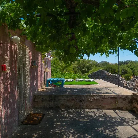 Vintage Stone-built Country In Richea *