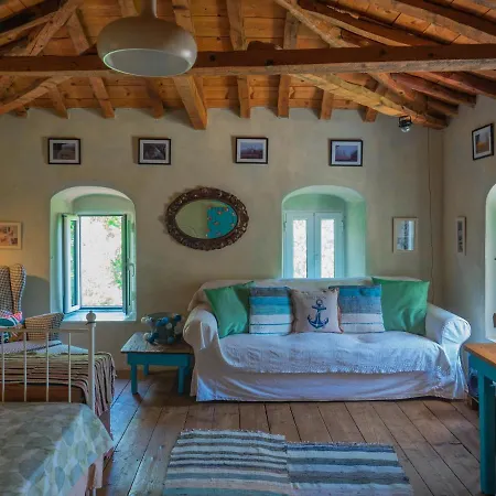 Vintage Stone-built Country In Richea Chalet