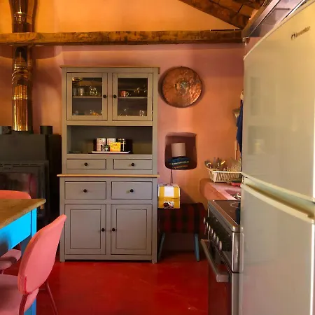 Vintage Stone-built Country In Richea