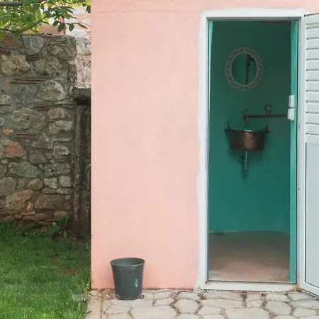 Vintage Stone-built Country In Richea Kouloureika