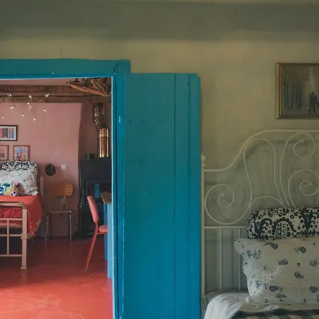 Vintage Stone-built Country In Richea *