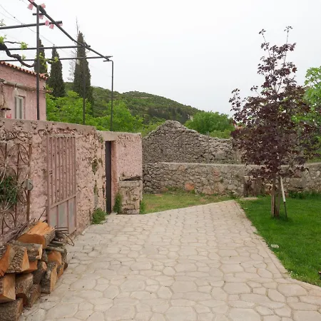 Vintage Stone-built Country In Richea Chalet Kouloureika