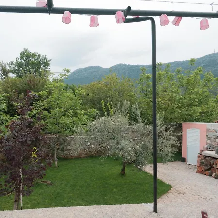 Vintage Stone-built Country In Richea