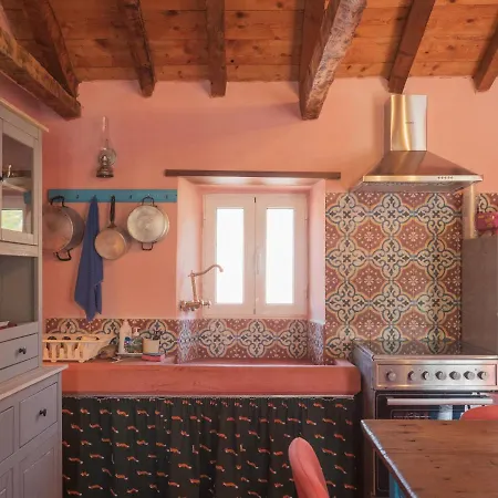 Vintage Stone-built Country In Richea